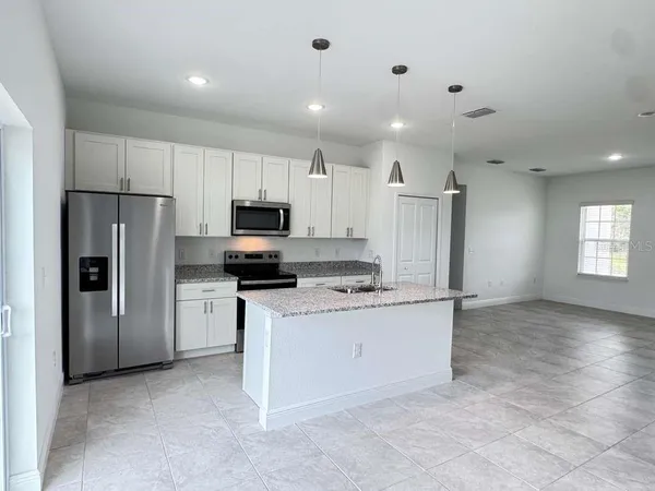 $1,950 | 6142 Southwest 154th Place Road, Ocala, FL 34473