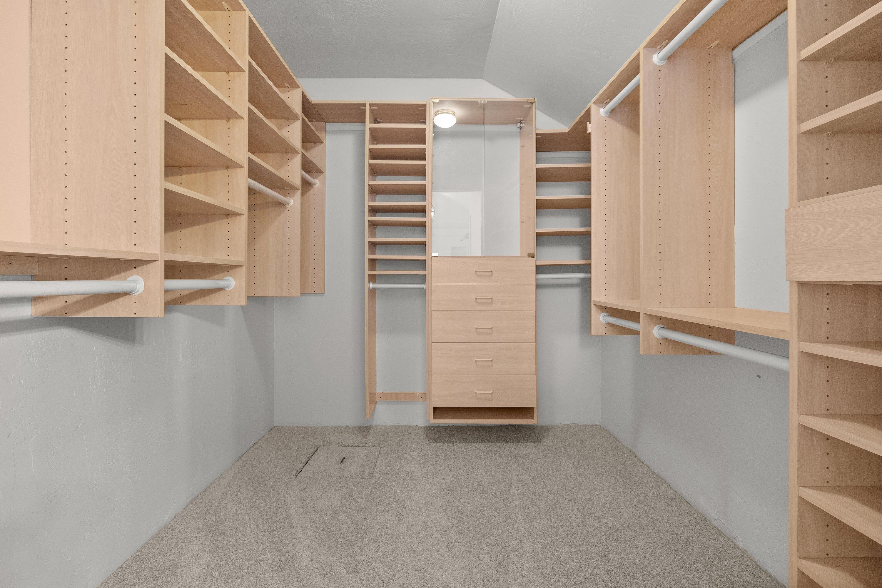 844 Cheltenham Road Santa Barbara, CA 93105 - Photo 22 of 31 844 Cheltenham primary bedroom walk-in c