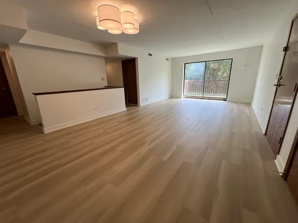$3,650 | 2416 West Foster Avenue, Unit 1N, Chicago, IL 60625