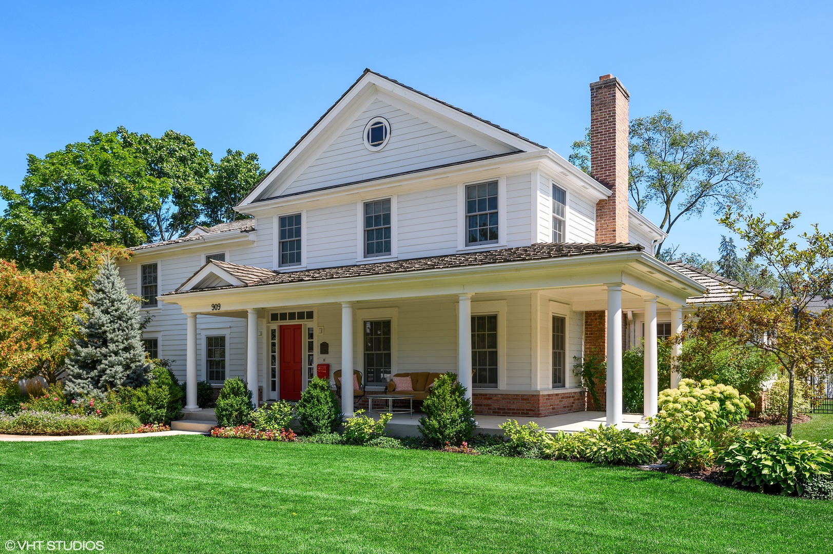 909 Windsor Road Glenview, IL 60025 - Photo 2 of 47 front view of a house with a yard