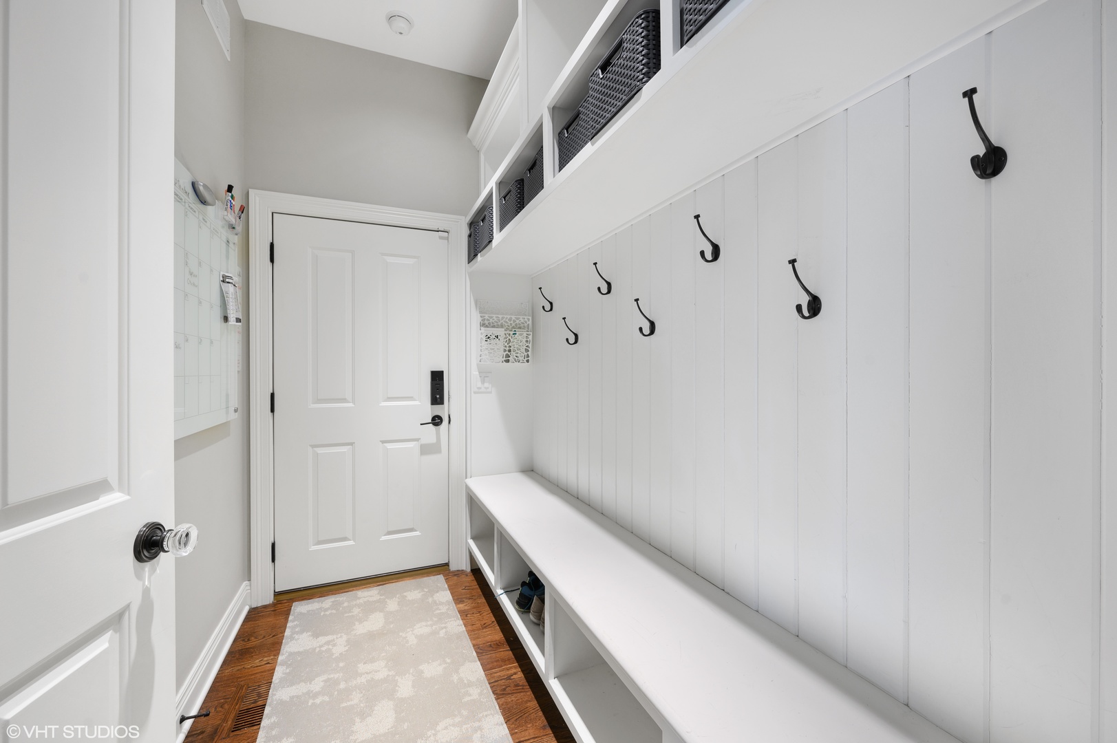 909 Windsor Road Glenview, IL 60025 - Photo 23 of 47 a bathroom with a bathtub and shower