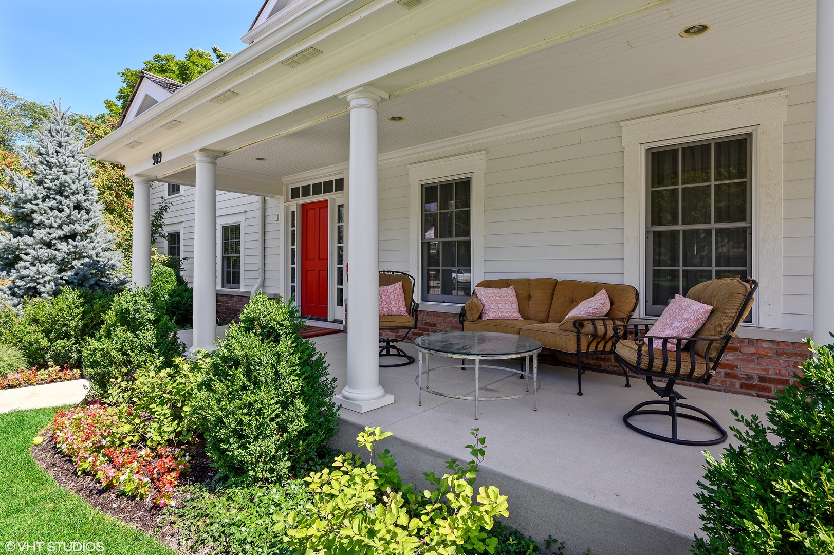 909 Windsor Road Glenview, IL 60025 - Photo 5 of 47 a view of a patio with table and chairs and potted plants