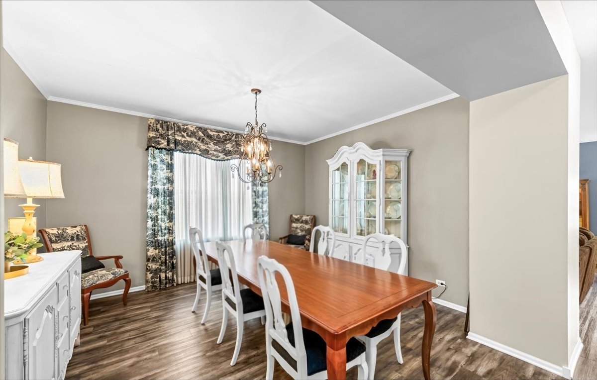 237 Foxford Drive Cary, IL 60013 - Photo 13 of 66 a dining room with furniture and window