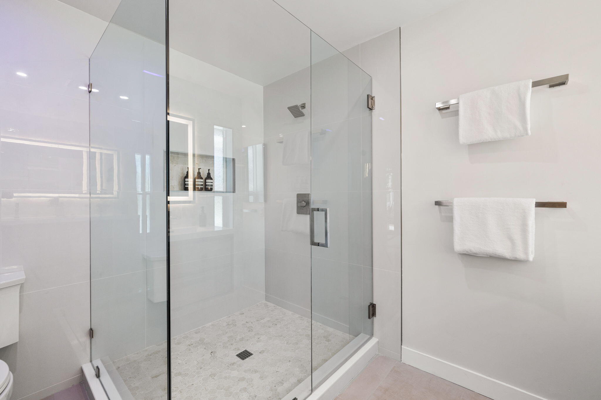 72278 Barbara Drive Rancho Mirage, CA 92270 - Photo 64 of 69 a bathroom with a shower