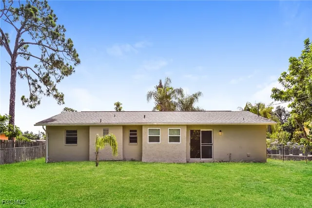 a picture of a wall with a white wall