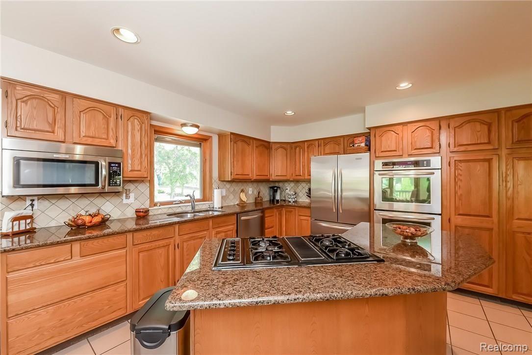 36140 Hardenburg Road Farmington, MI 48331 - Photo 39 of 69 0057.jpg