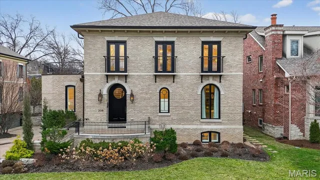 $2,750,000 | 208 Lancaster Drive, St. Louis, MO 63105