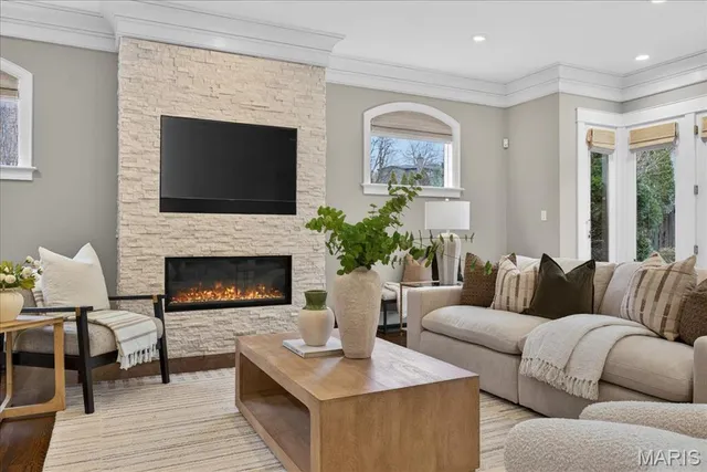 $2,750,000 | 208 Lancaster Drive, St. Louis, MO 63105