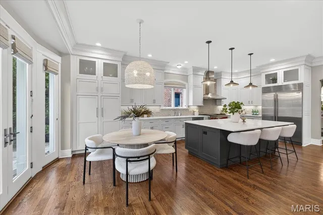 $2,750,000 | 208 Lancaster Drive, St. Louis, MO 63105