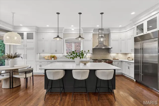 $2,750,000 | 208 Lancaster Drive, St. Louis, MO 63105