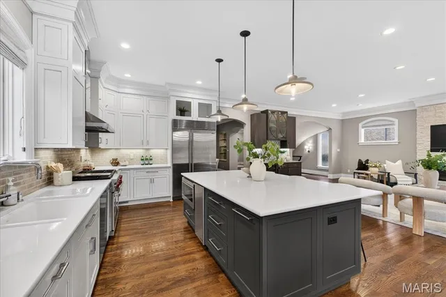 $2,750,000 | 208 Lancaster Drive, St. Louis, MO 63105