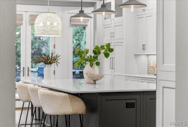 $2,750,000 | 208 Lancaster Drive, St. Louis, MO 63105