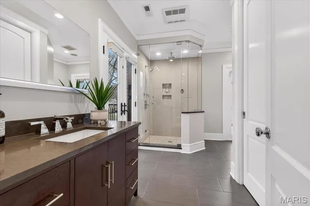 $2,750,000 | 208 Lancaster Drive, St. Louis, MO 63105