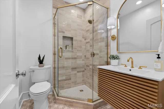 $2,750,000 | 208 Lancaster Drive, St. Louis, MO 63105