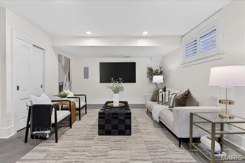 $2,725,000 | 208 Lancaster Drive, St. Louis, MO 63105