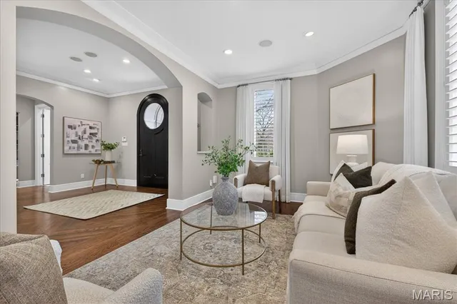 $2,750,000 | 208 Lancaster Drive, St. Louis, MO 63105