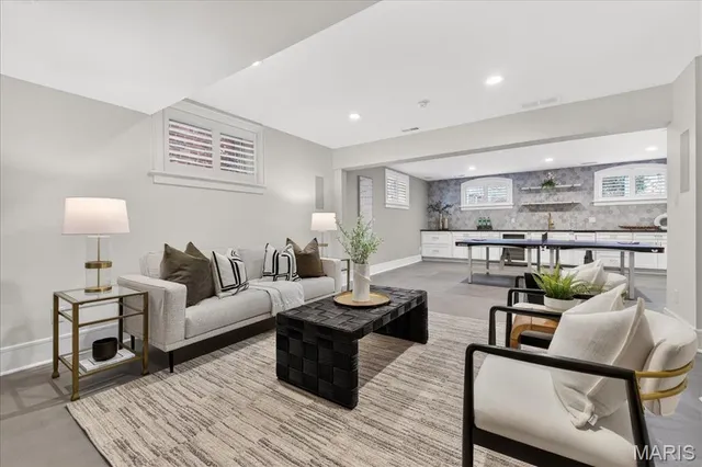 $2,750,000 | 208 Lancaster Drive, St. Louis, MO 63105