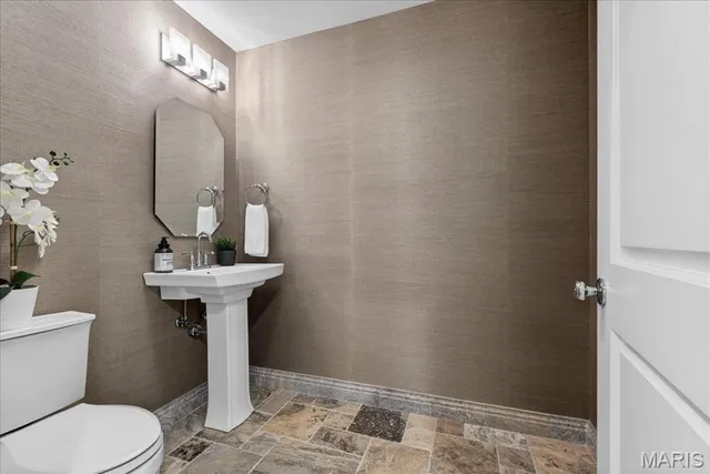 $2,750,000 | 208 Lancaster Drive, St. Louis, MO 63105