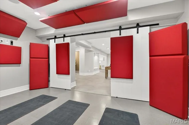 $2,750,000 | 208 Lancaster Drive, St. Louis, MO 63105