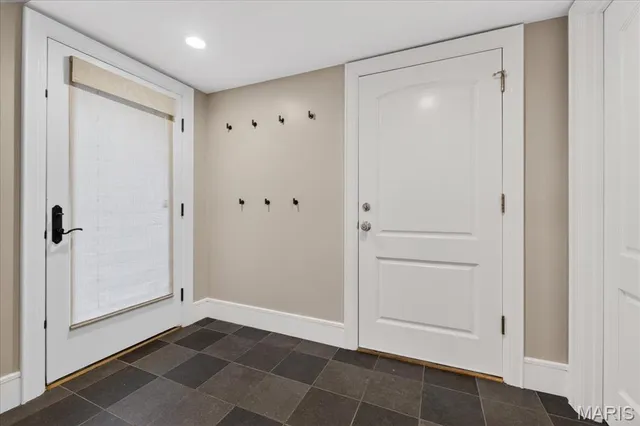 $2,750,000 | 208 Lancaster Drive, St. Louis, MO 63105