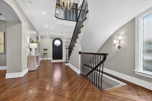 $2,750,000 | 208 Lancaster Drive, St. Louis, MO 63105