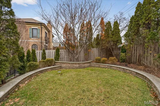 $2,750,000 | 208 Lancaster Drive, St. Louis, MO 63105