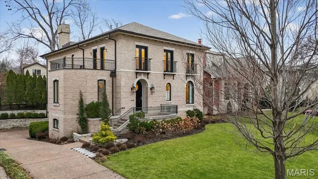 $2,750,000 | 208 Lancaster Drive, St. Louis, MO 63105