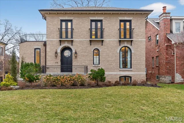 $2,750,000 | 208 Lancaster Drive, St. Louis, MO 63105