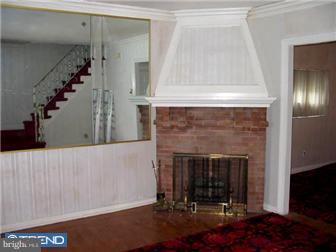 646 Marlyn Road Philadelphia, PA 19151 - Photo 4 of 12 Living Room