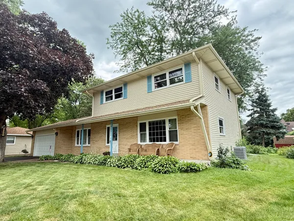 $449,900 | 607 Poppy Street, Oconomowoc, WI 53066