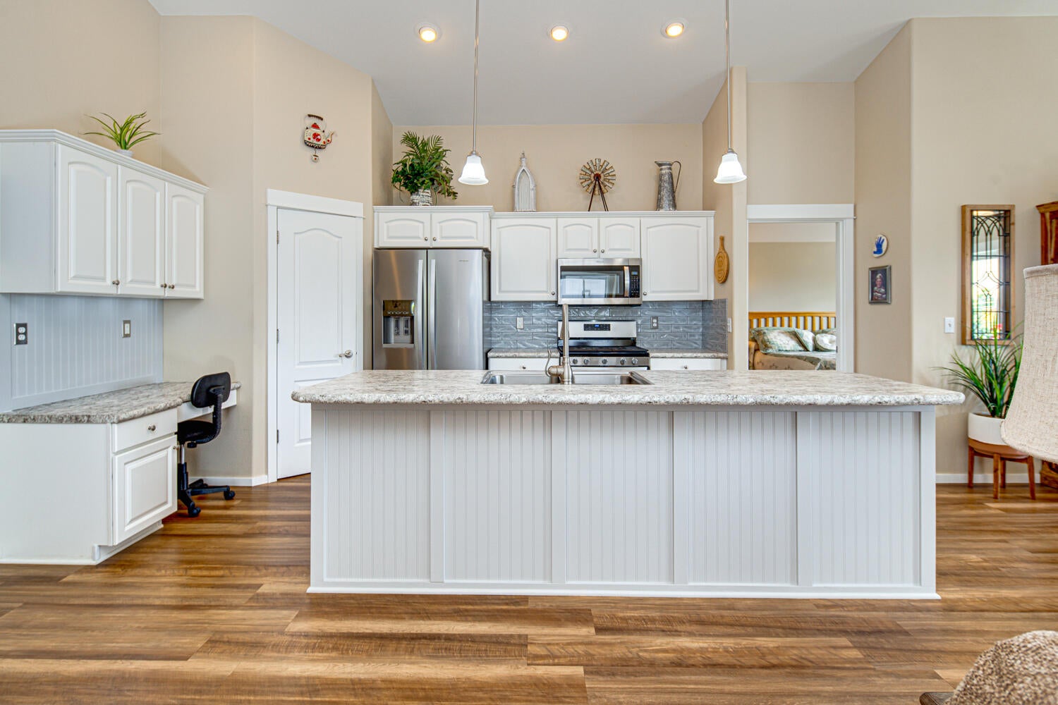 3708 Southwest 29th Street Redmond, OR 97756 - Photo 8 of 25 3708-159