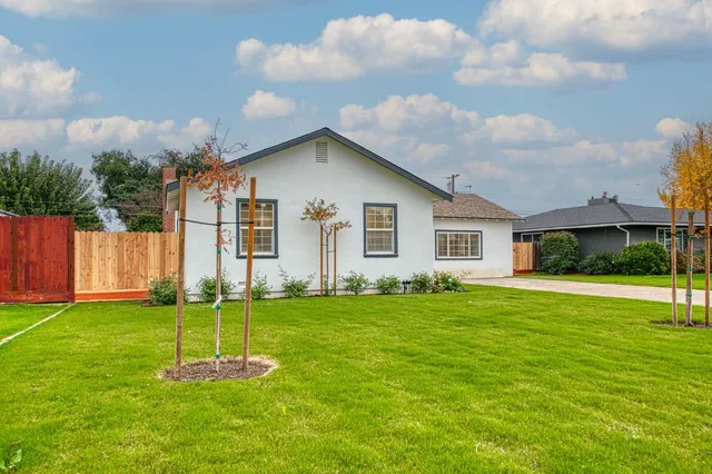 $460,000 | 2528 16th Avenue, Kingsburg, CA 93631