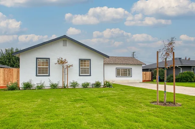 $460,000 | 2528 16th Avenue, Kingsburg, CA 93631