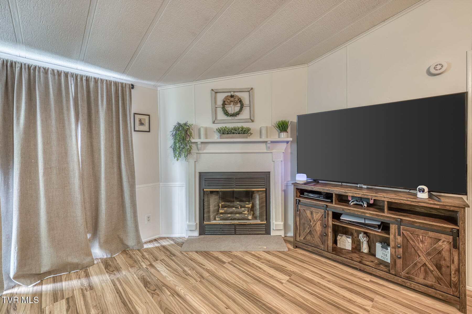 355 Garrison Hollow Road Elizabethton, TN 37643 - Photo 5 of 26 355 Garrison Hollow Rd-10