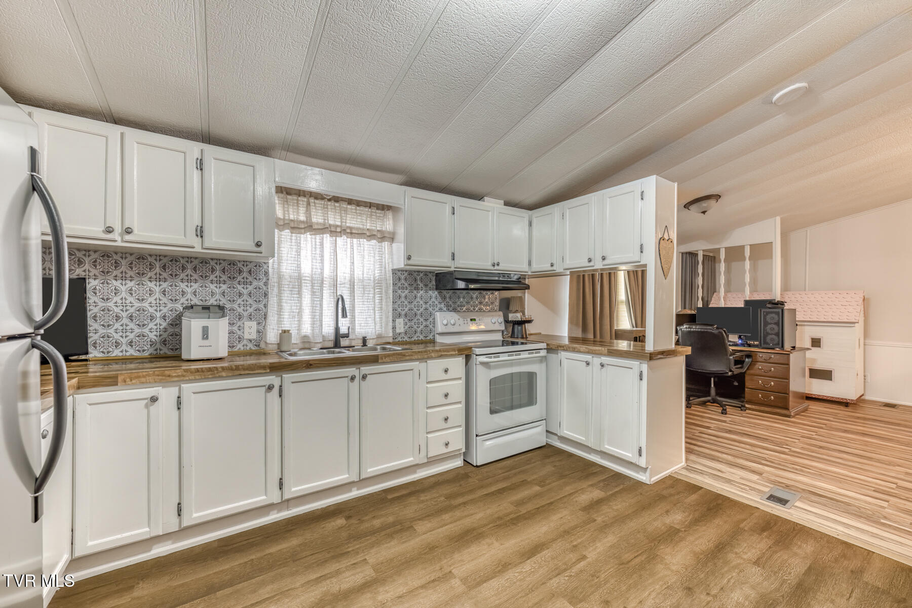 355 Garrison Hollow Road Elizabethton, TN 37643 - Photo 7 of 26 355 Garrison Hollow Rd-3