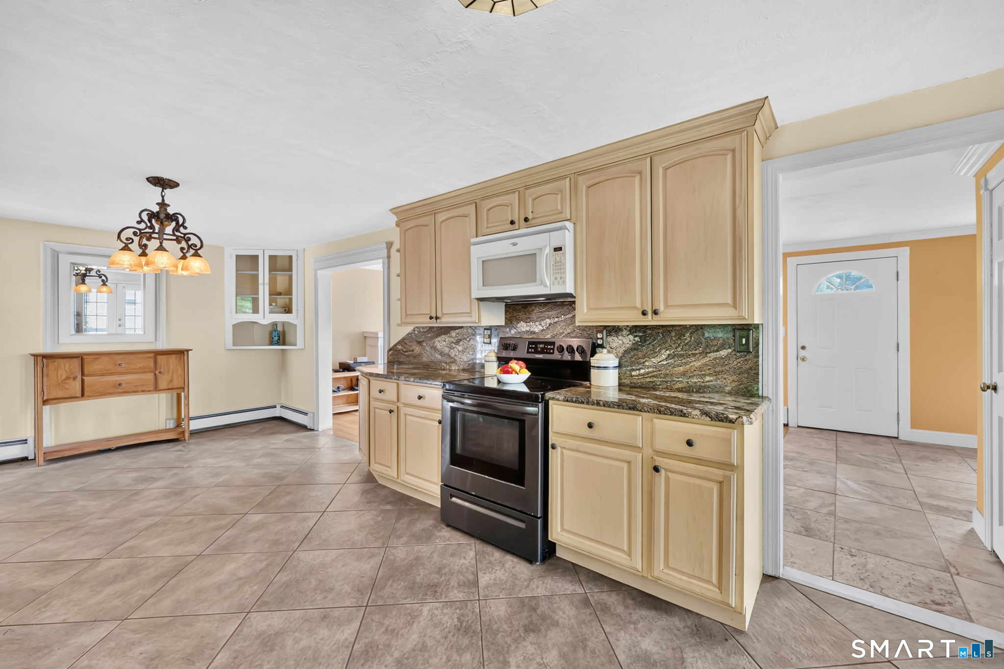 33 Chambers Street Manchester, CT 06042 - Photo 3 of 40