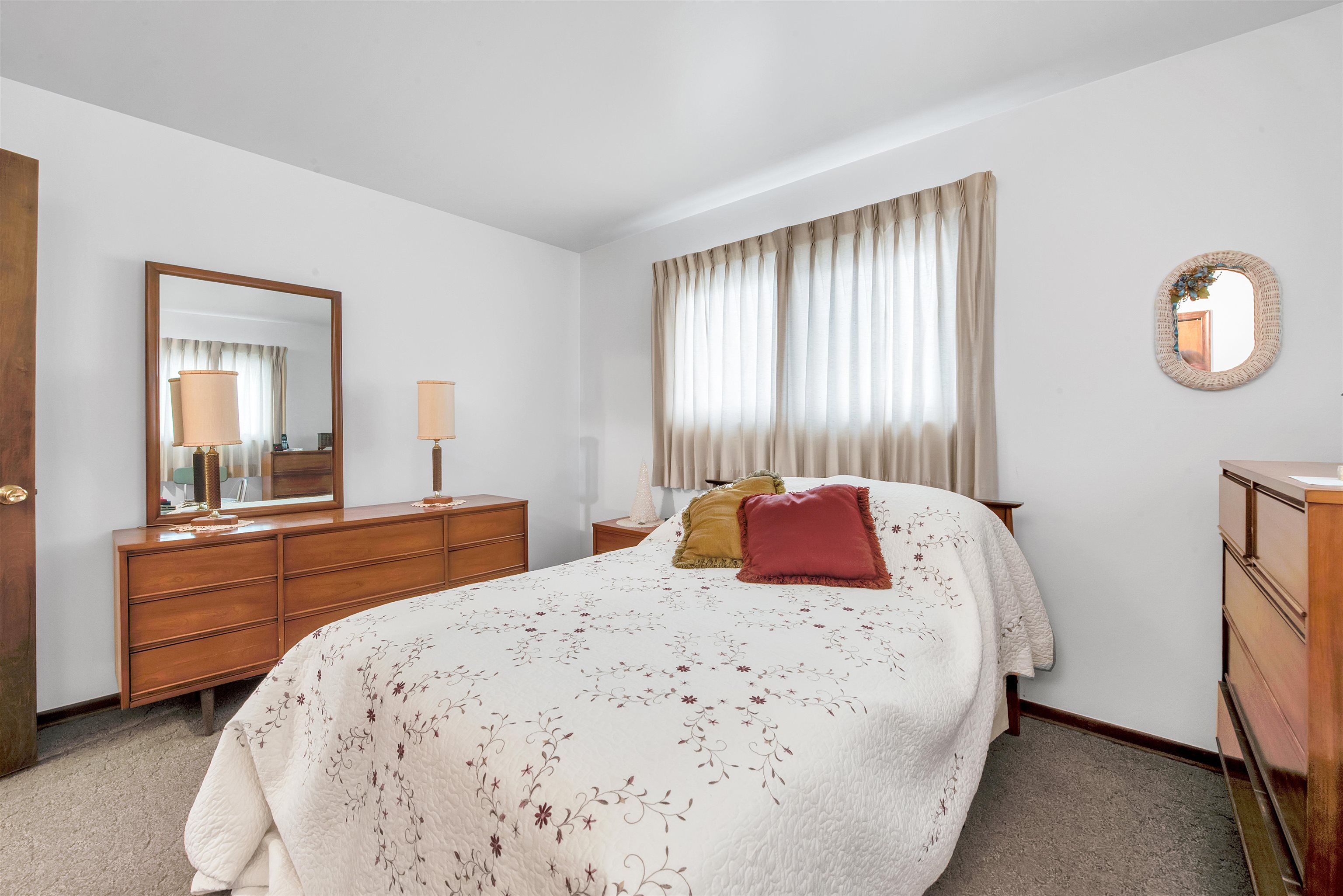 7275 Riverside Drive Algonac, MI 48001 - Photo 8 of 38 50169444-d7606115-6609-42b0-a104-99d4836babbe.JPG