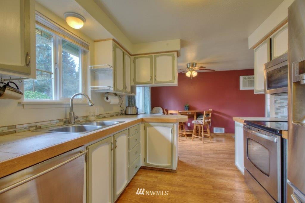 1813 224th Street Southwest Bothell, WA 98021 - Photo 2 of 15