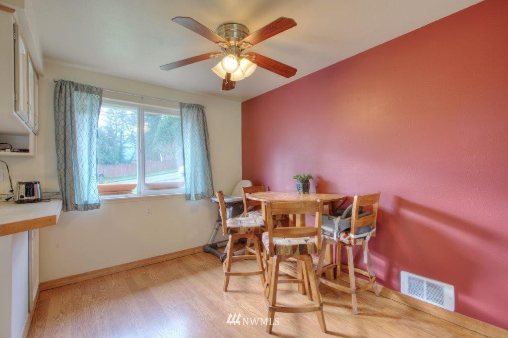 1813 224th Street Southwest Bothell, WA 98021 - Photo 4 of 15