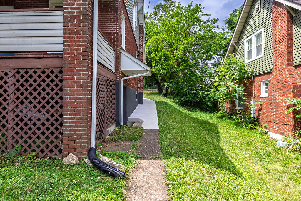 521 Riverland Road Southeast Roanoke, VA 24014 - Photo 7 of 53 IMG_3668-HDR