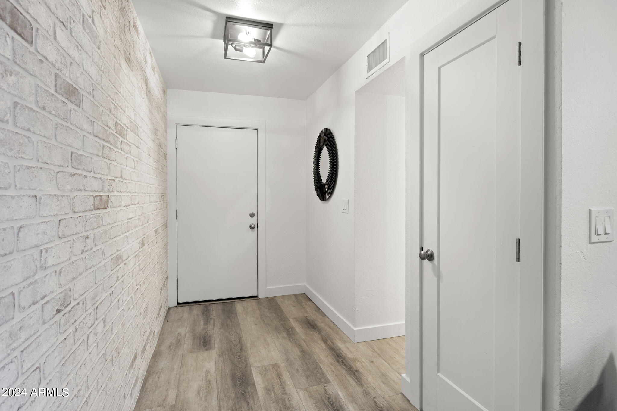 3136 North 38th Street, Unit 1 Phoenix, AZ 85018 - Photo 5 of 42 Gorgeous whitewashed accent walls
