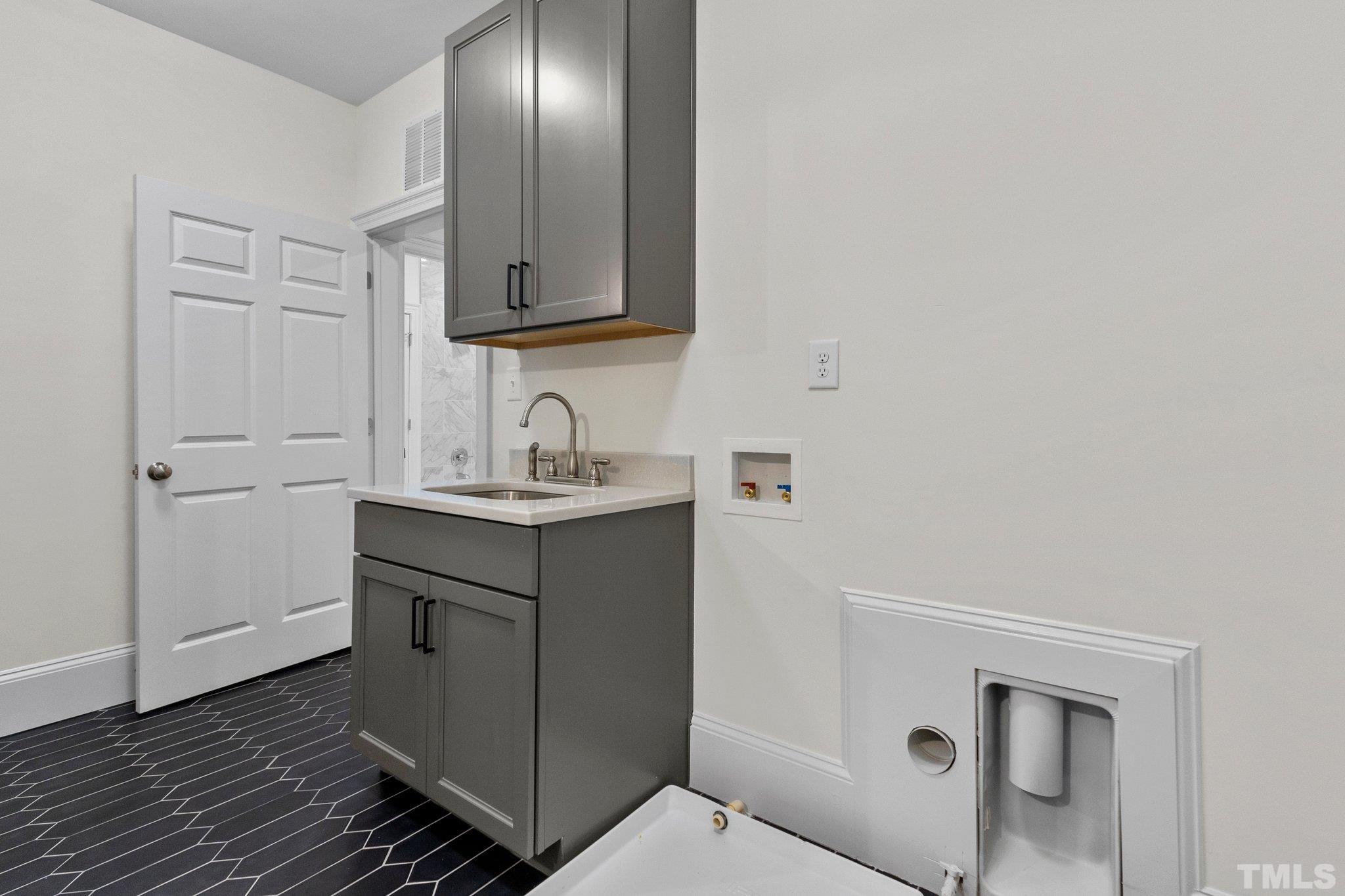 1500 Banbury Road Raleigh, NC 27607 - Photo 23 of 39 a bathroom with a sink and a mirror