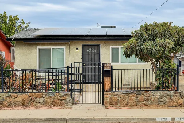 $365,000 | 176 North Manzanillo Street, Woodlake, CA 93286