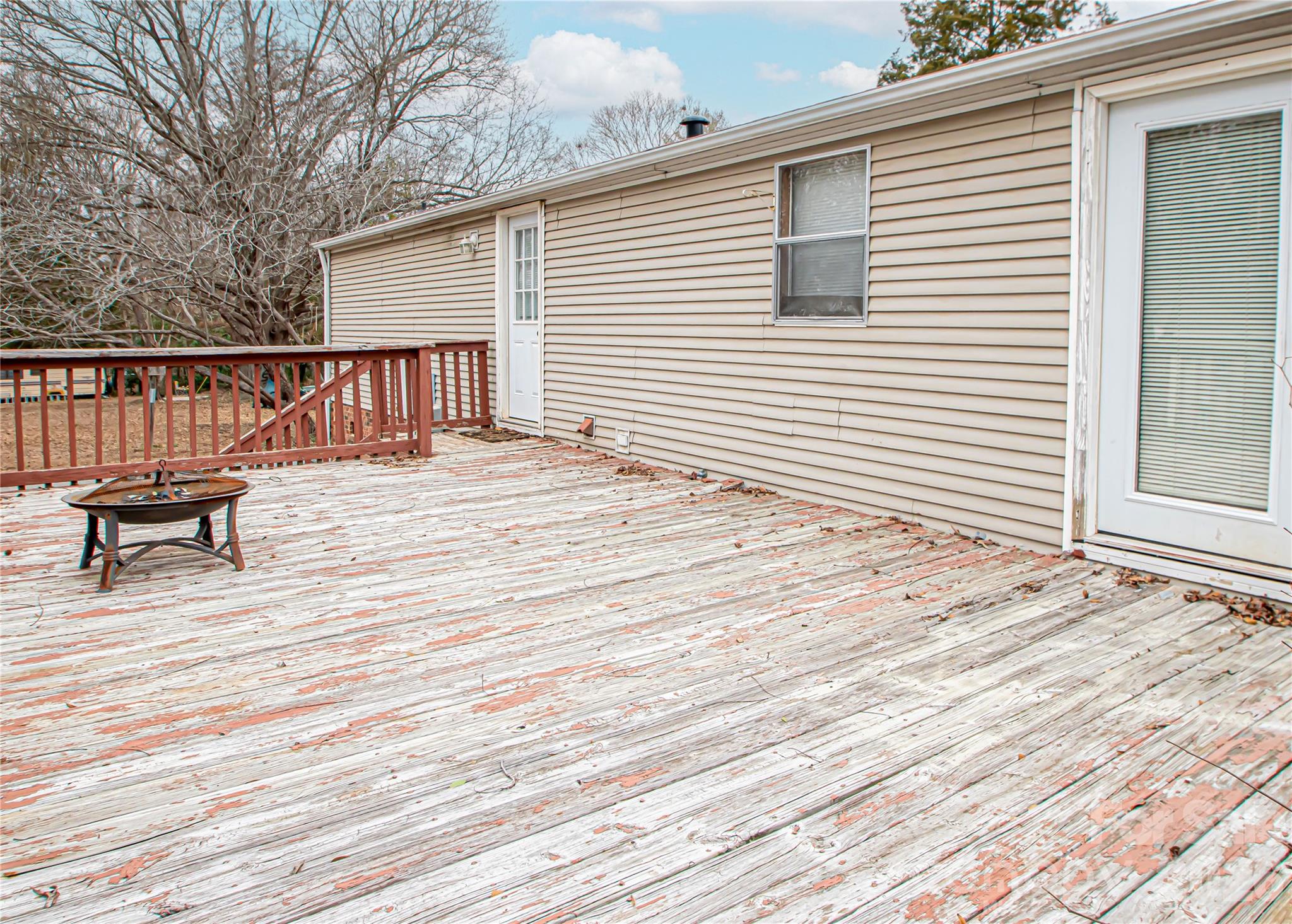2345 Kingsburry Road York, SC 29745 - Photo 6 of 43 a terrace with wooden floor and seating space