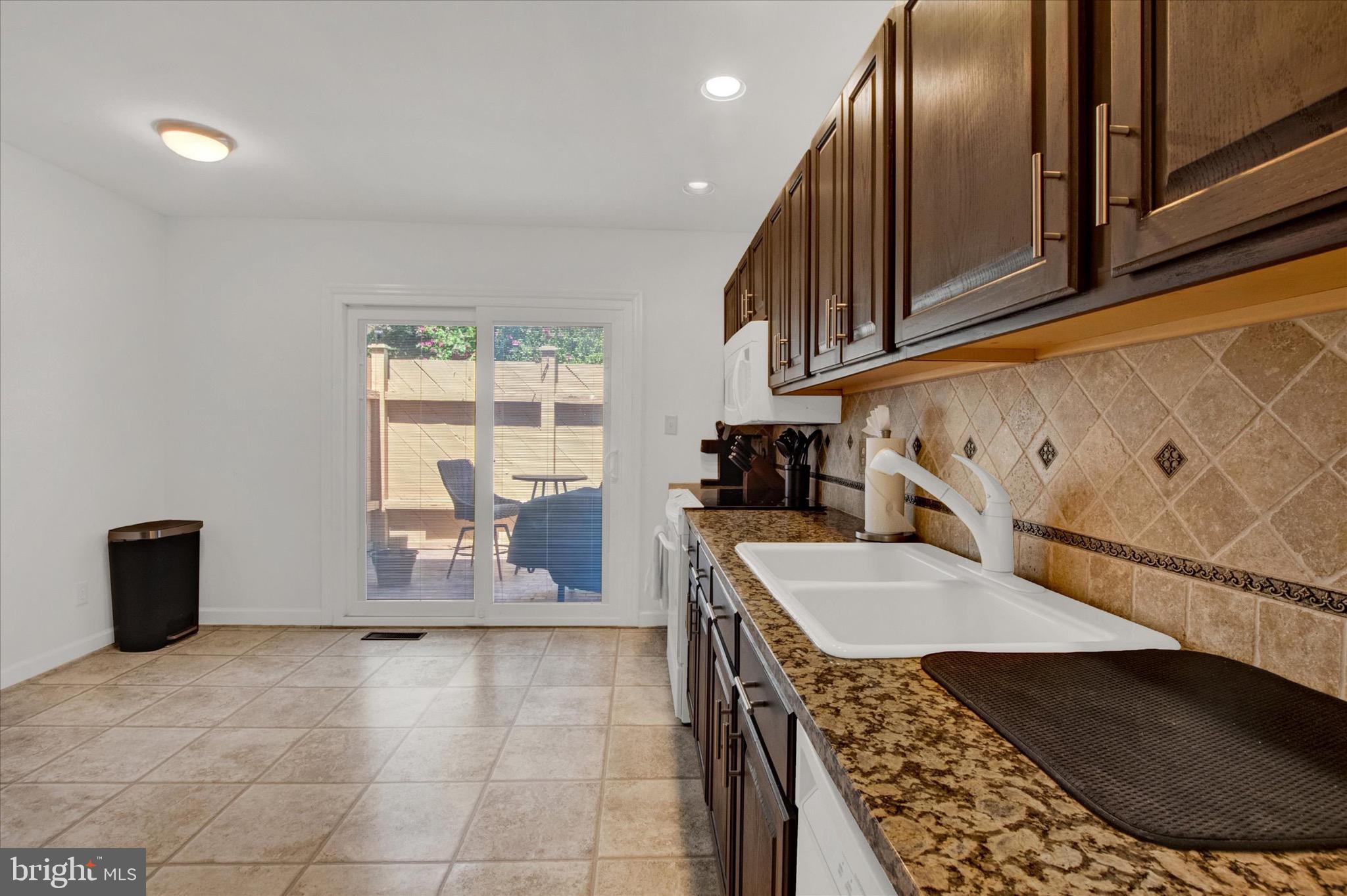 19 Pine Woods Court Reading, PA 19607 - Photo 5 of 25