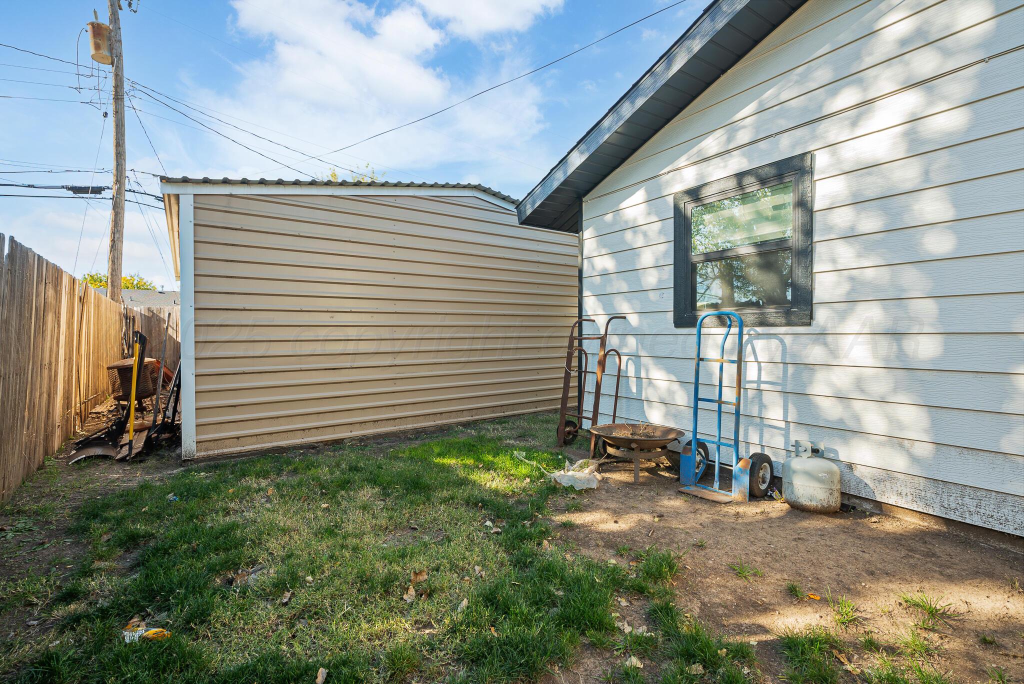 2220 Southeast 19th Avenue Amarillo, TX 79103 - Photo 25 of 25 a backyard of a house