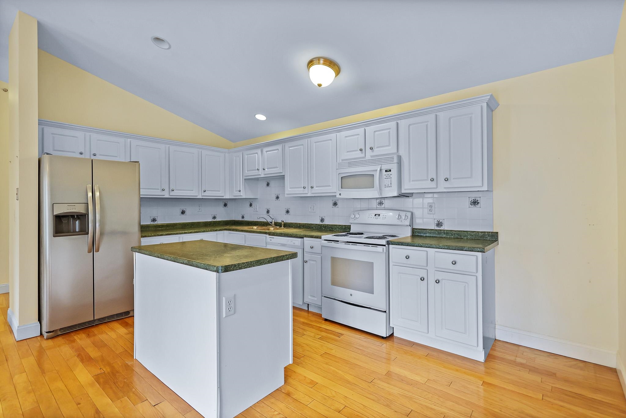 59 Cluff Road, Unit 20 Salem, NH 03079 - Photo 7 of 23 Gallery Image 7