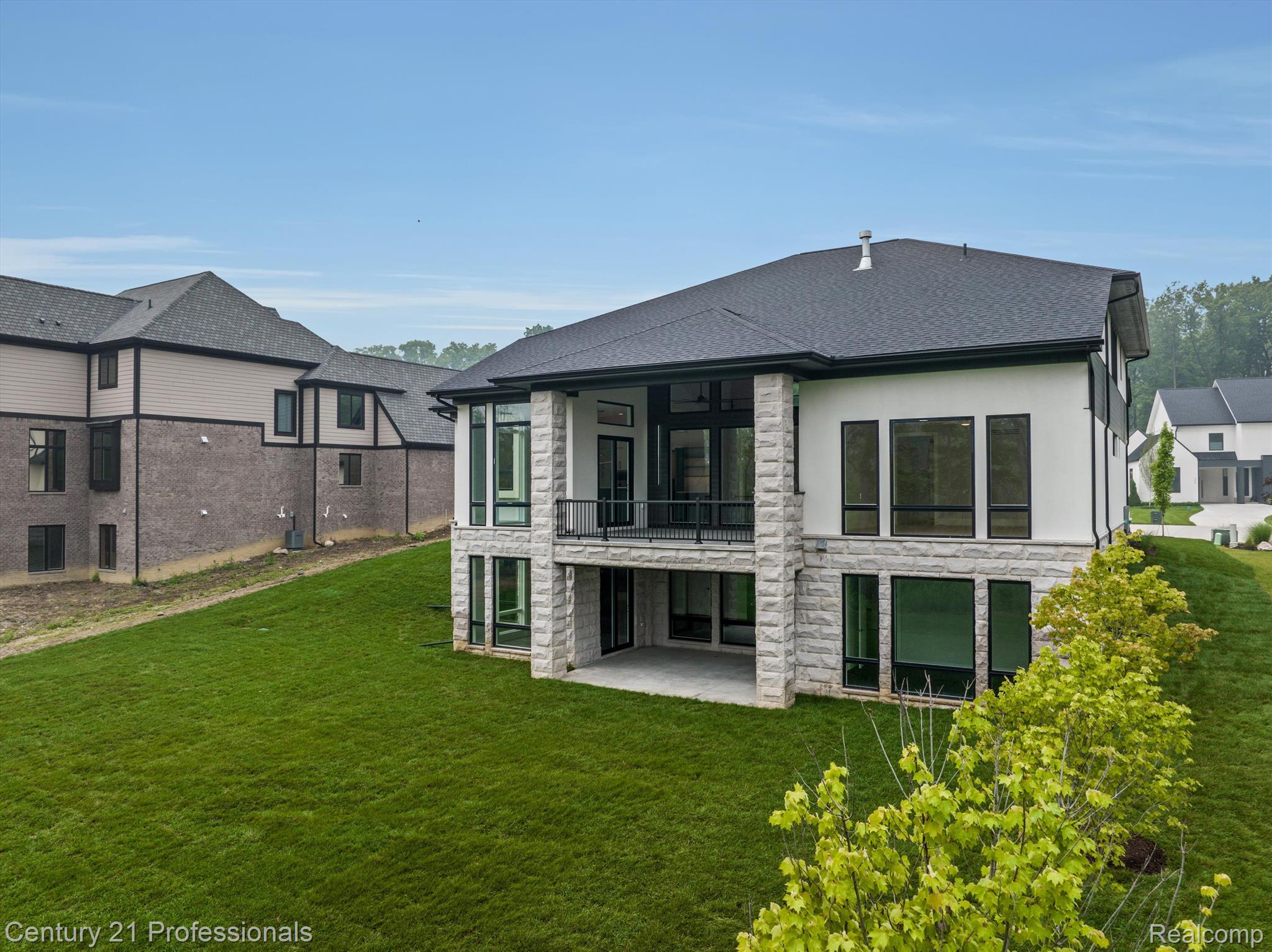 231 Enclave Drive Rochester, MI 48306 - Photo 8 of 80 Gallery Image 8
