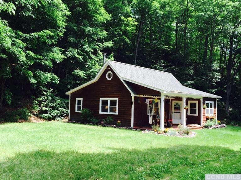 40 Bogardus Road Cairo, NY 12405 - Photo 5 of 10 front view of a house with a yard