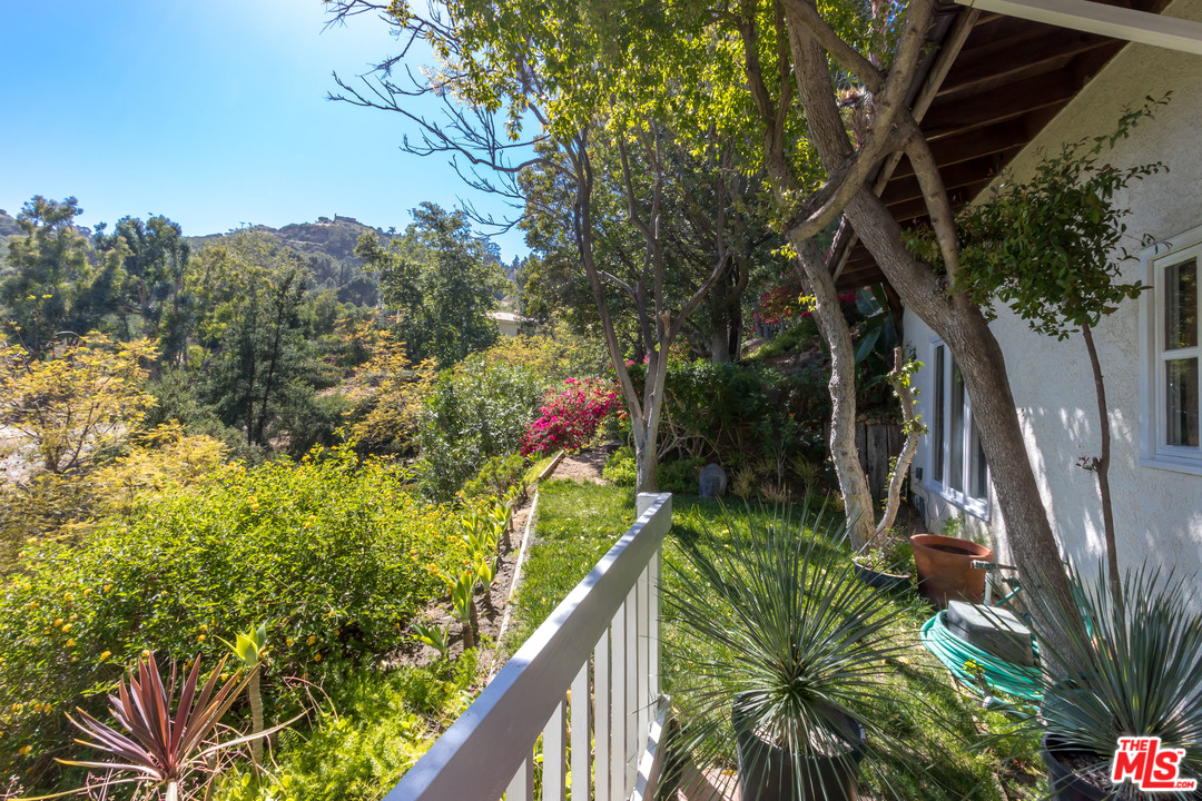 2382 Live Oak Meadows Road Malibu, CA 90265 - Photo 21 of 27 a view of street from a balcony